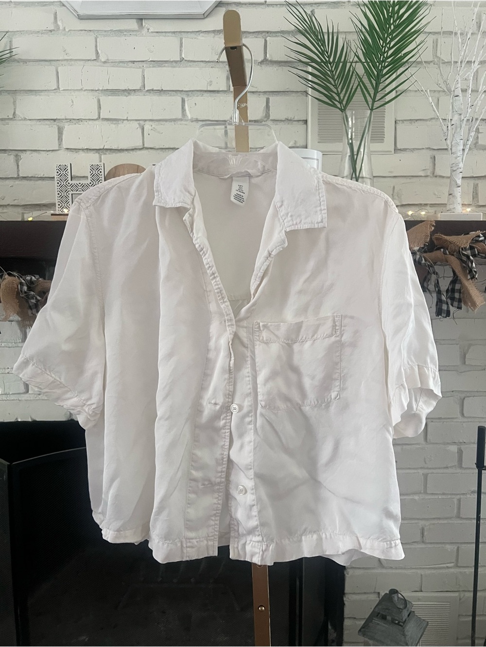 H&M White Short-Sleeve Button Down Shirt